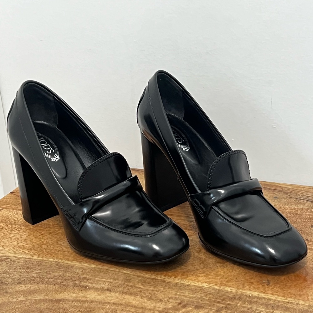 TOD’S Women Black Patent Heels